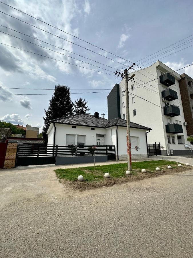 Apartman Maja Srbobran Esterno foto
